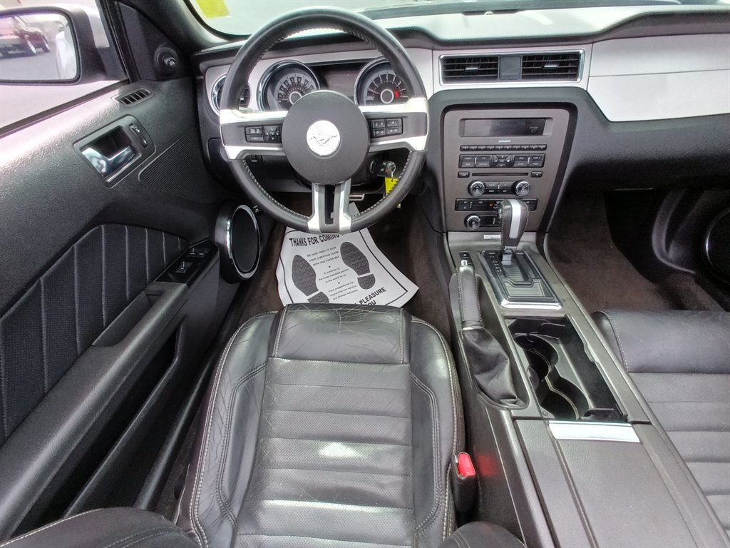 2013 Ford Mustang V6 photo