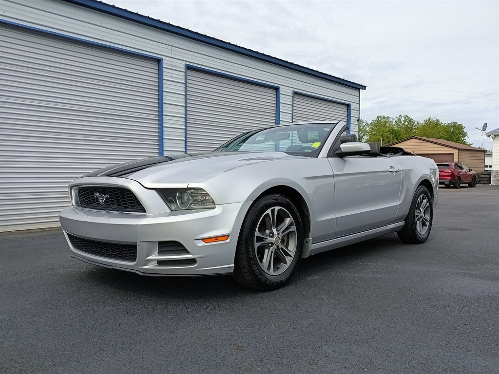 2013 Ford Mustang V6 photo