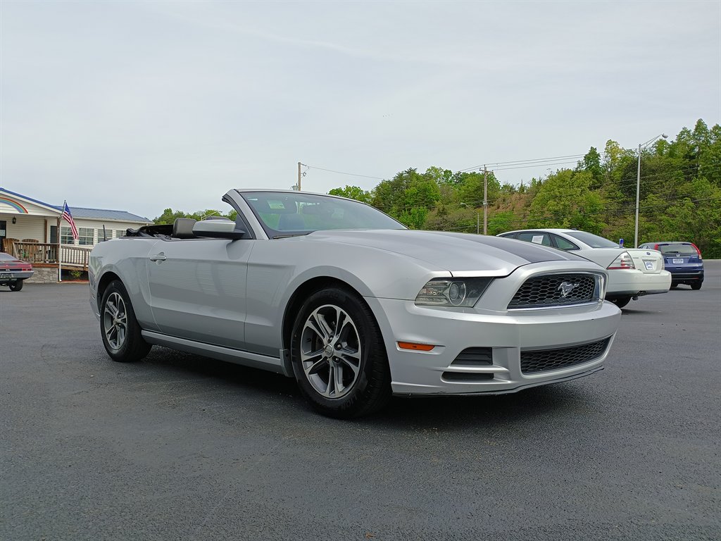2013 Ford Mustang V6 photo