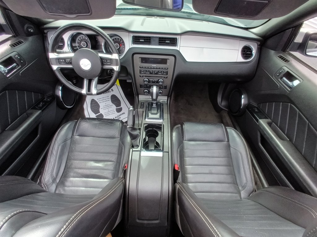 2013 Ford Mustang V6 photo