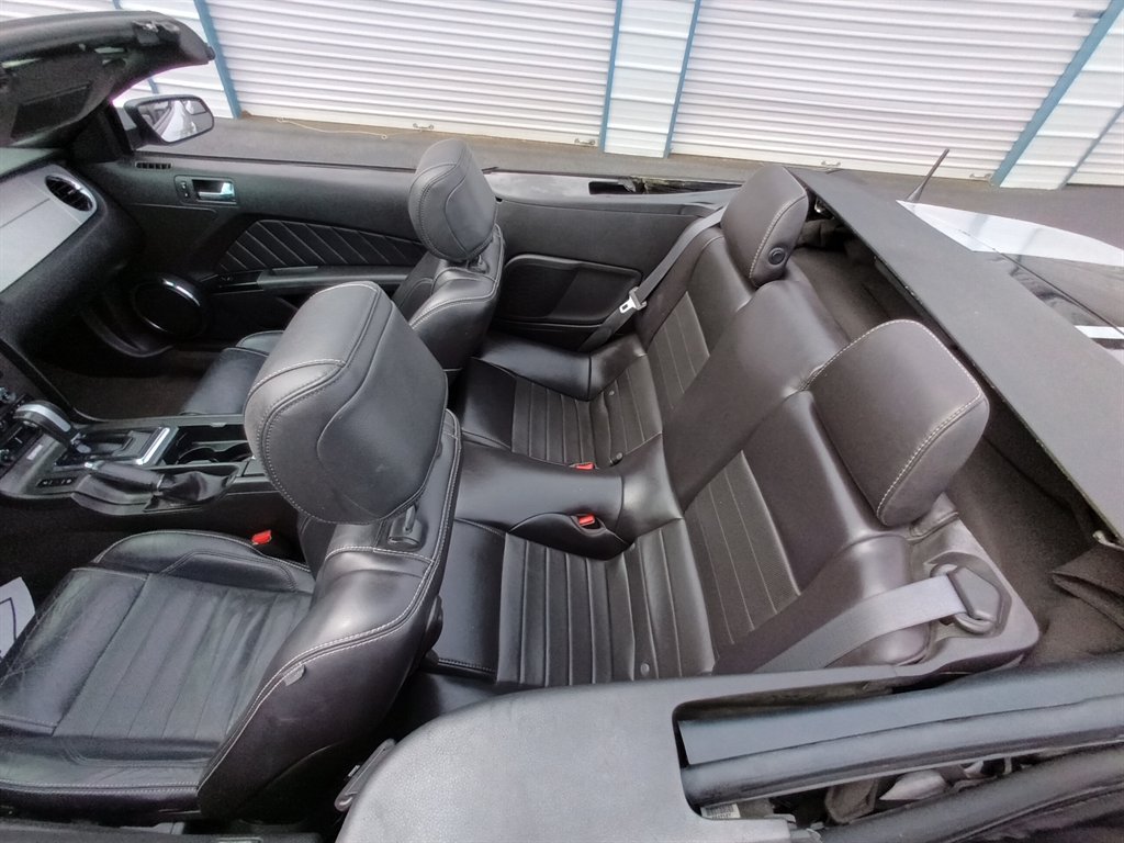 2013 Ford Mustang V6 photo