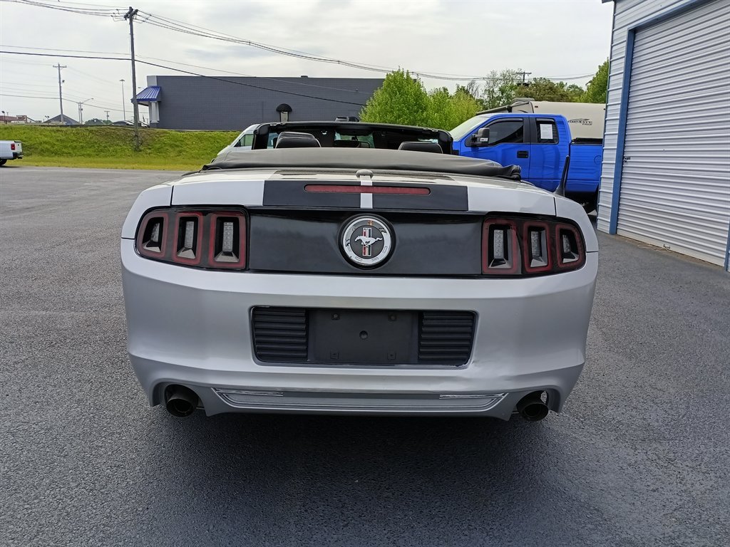 2013 Ford Mustang V6 photo