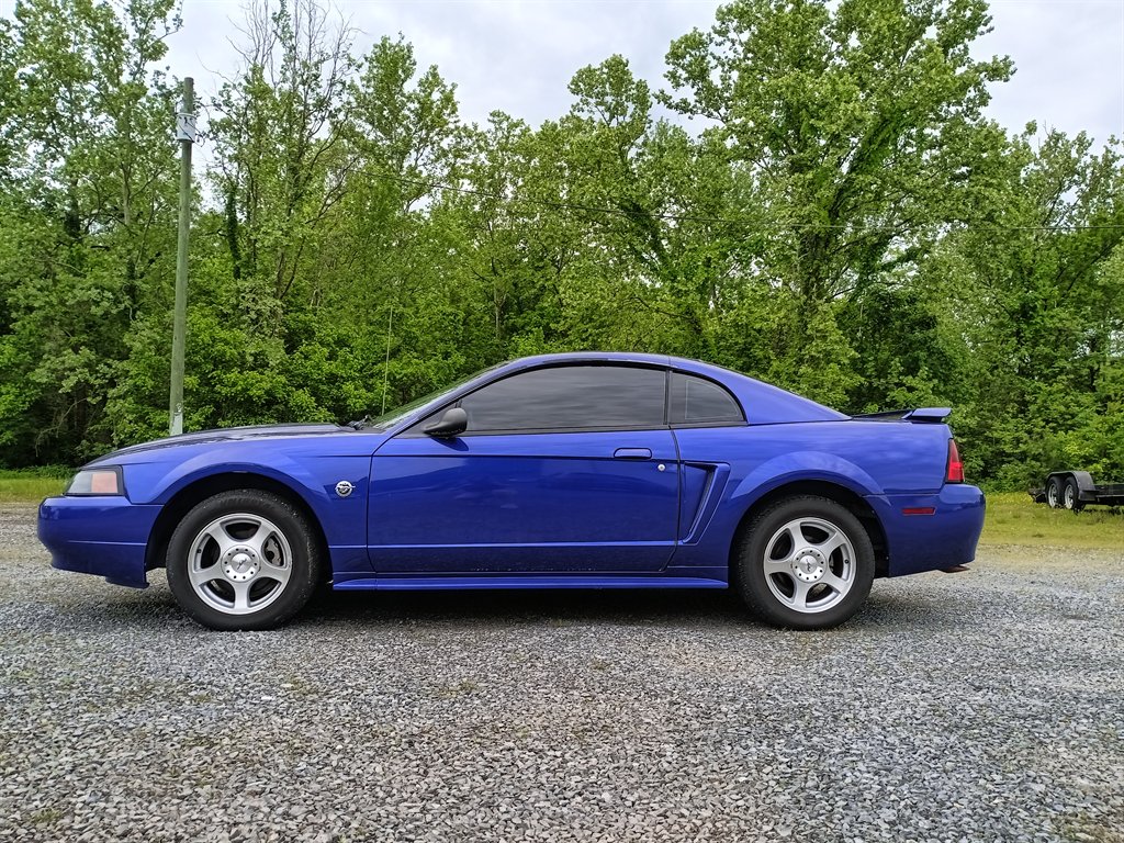 2004 Ford Mustang photo