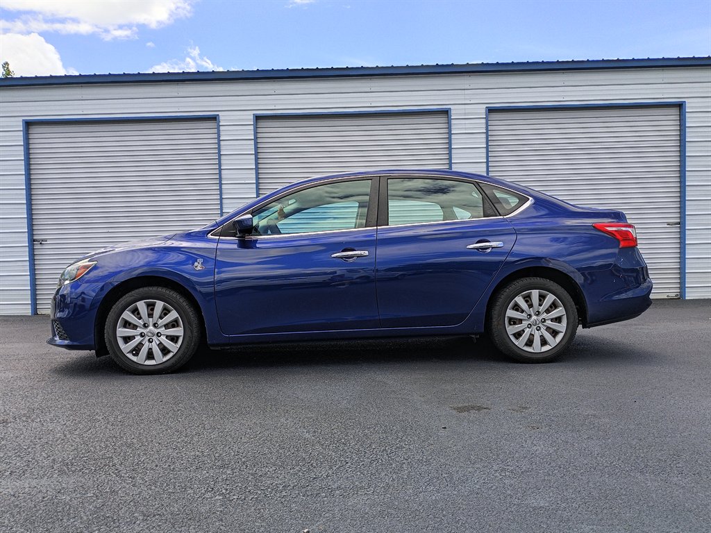 The 2017 Nissan Sentra SV photos