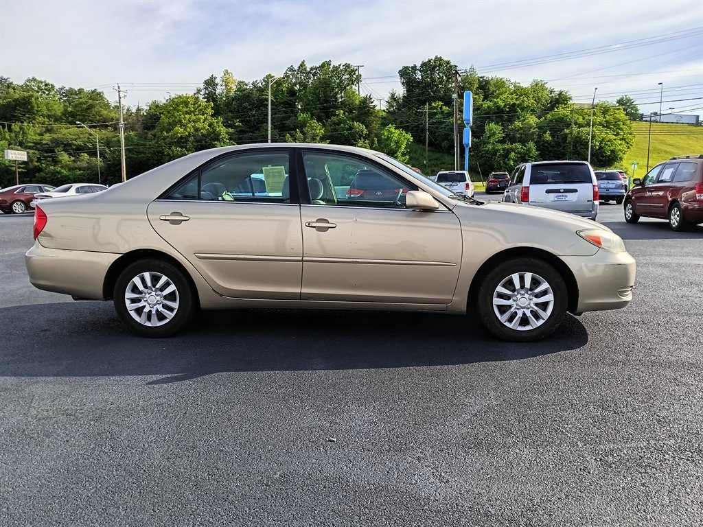 2003 Toyota Camry LE photo