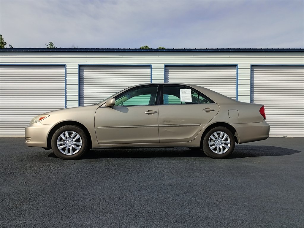 2003 Toyota Camry LE photo