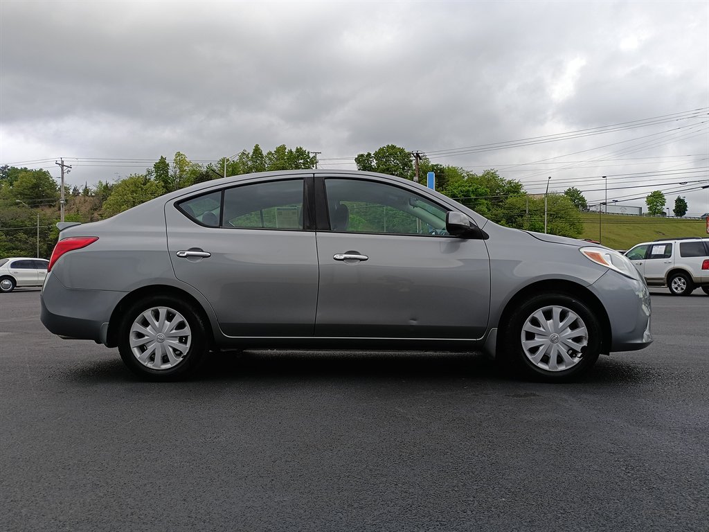 2014 Nissan Versa 1.6 S photo