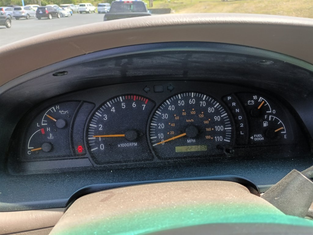 2002 Toyota Tundra SR5 V8 photo