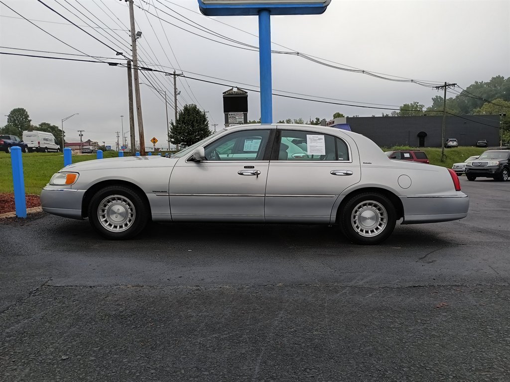 2001 Lincoln Town Car Executive