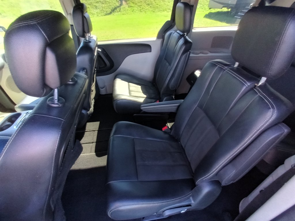2019 Dodge Grand Caravan - $6,950