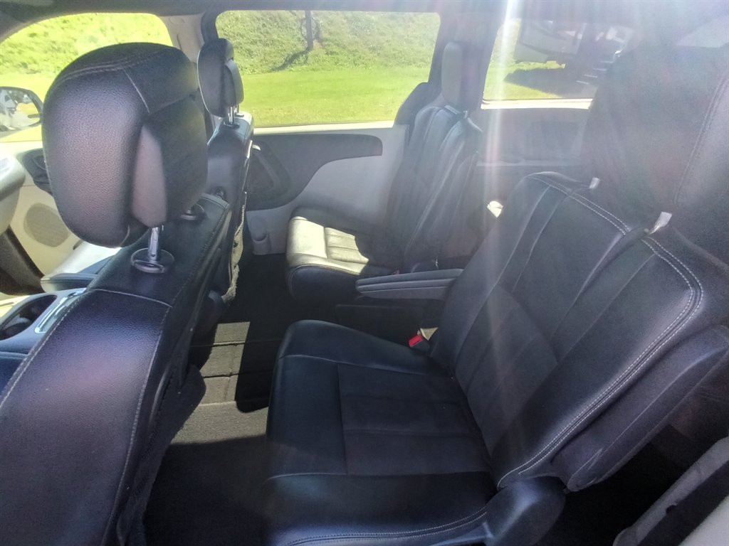 2019 Dodge Grand Caravan - $6,950