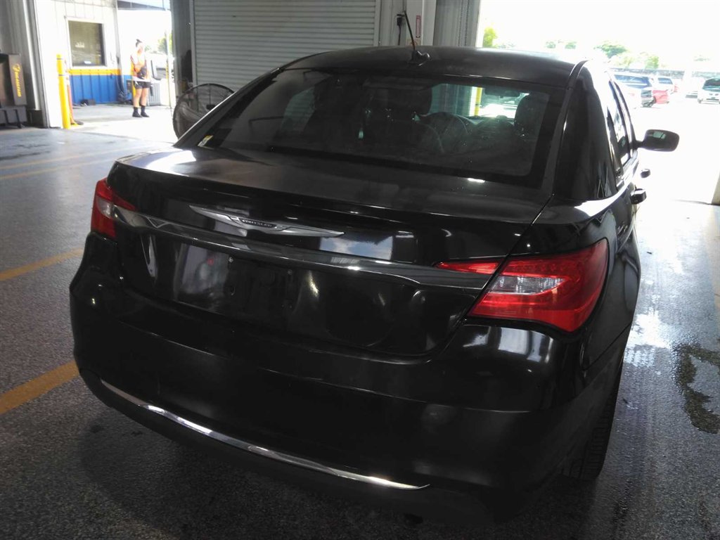 2014 Chrysler 200 - $1,450