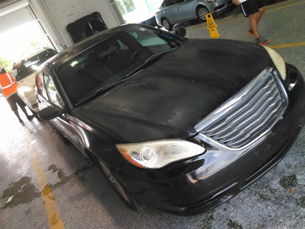 2014 Chrysler 200 - $1,450