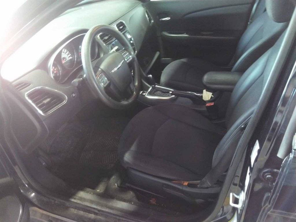 2014 Chrysler 200 - $1,450