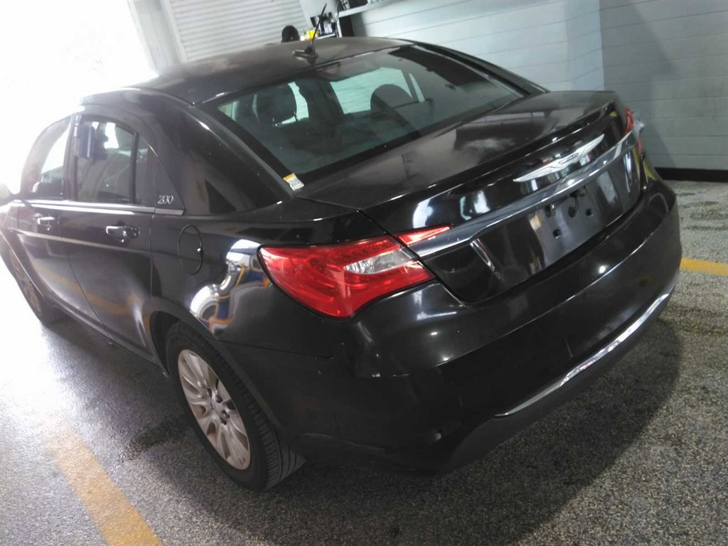 2014 Chrysler 200 - $1,450