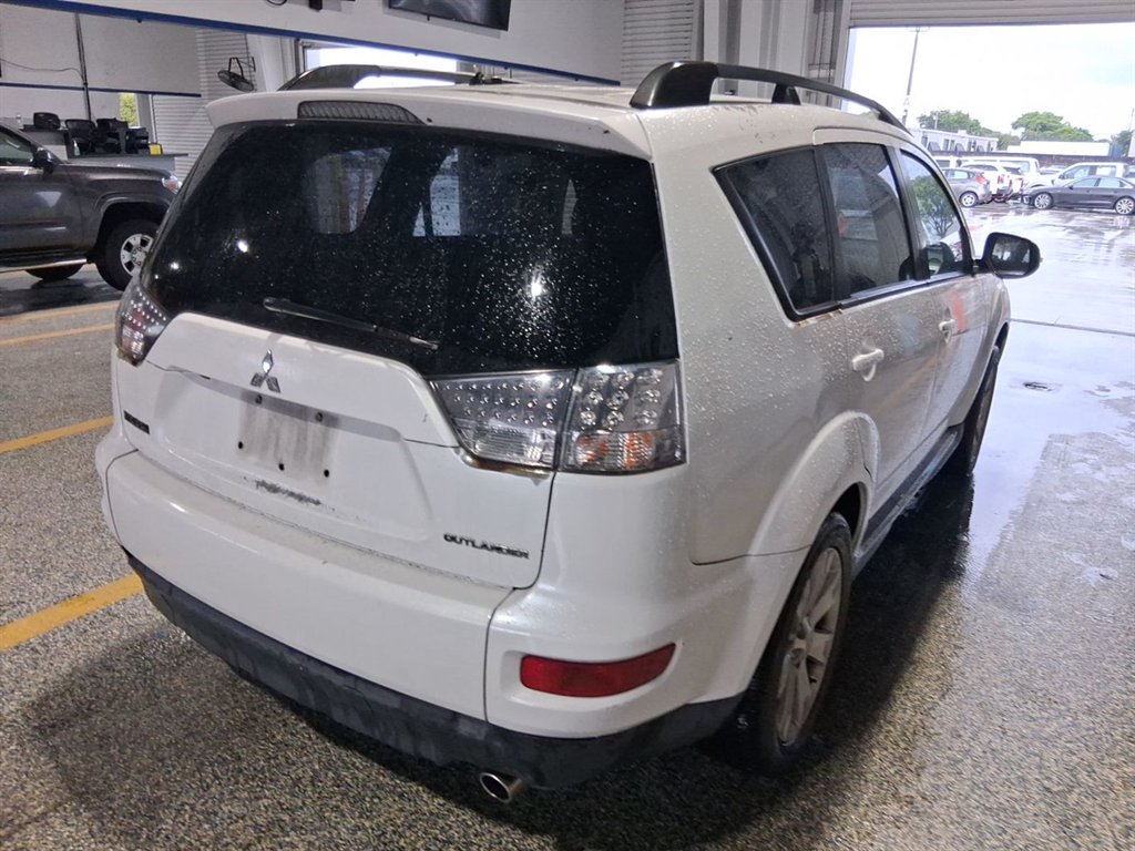 2012 Mitsubishi Outlander - $1,750