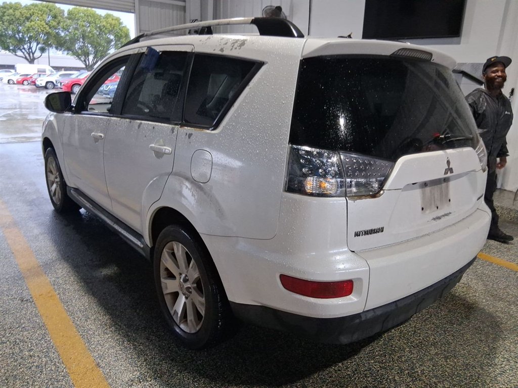 2012 Mitsubishi Outlander - $1,750