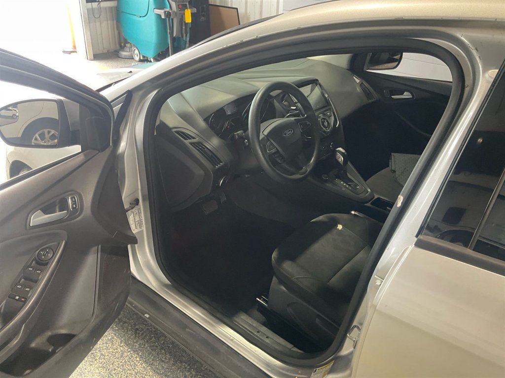2015 Ford Focus - $950