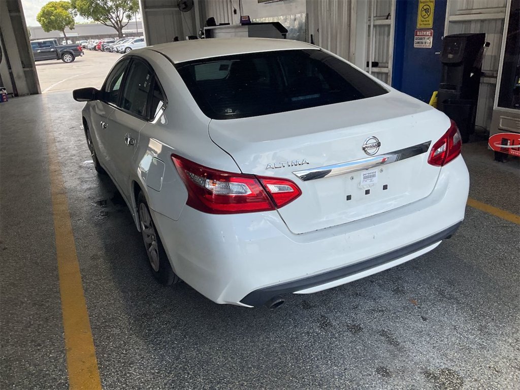 2016 Nissan Altima - $1,350