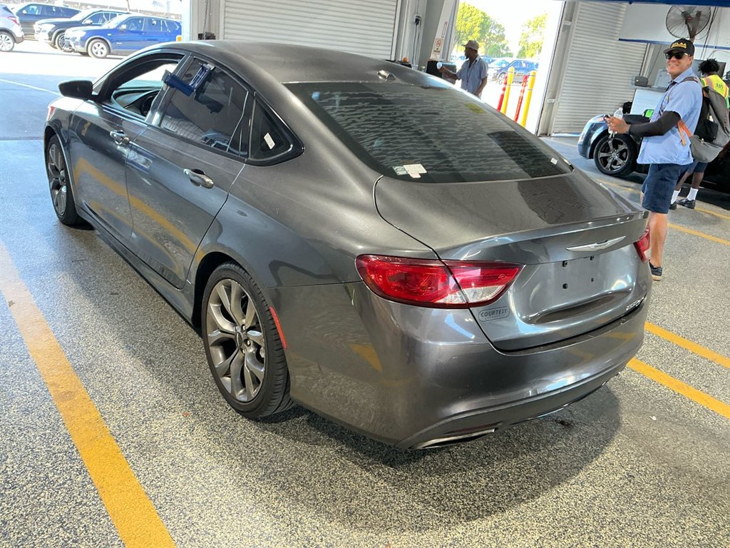 2015 Chrysler 200 - $1,300