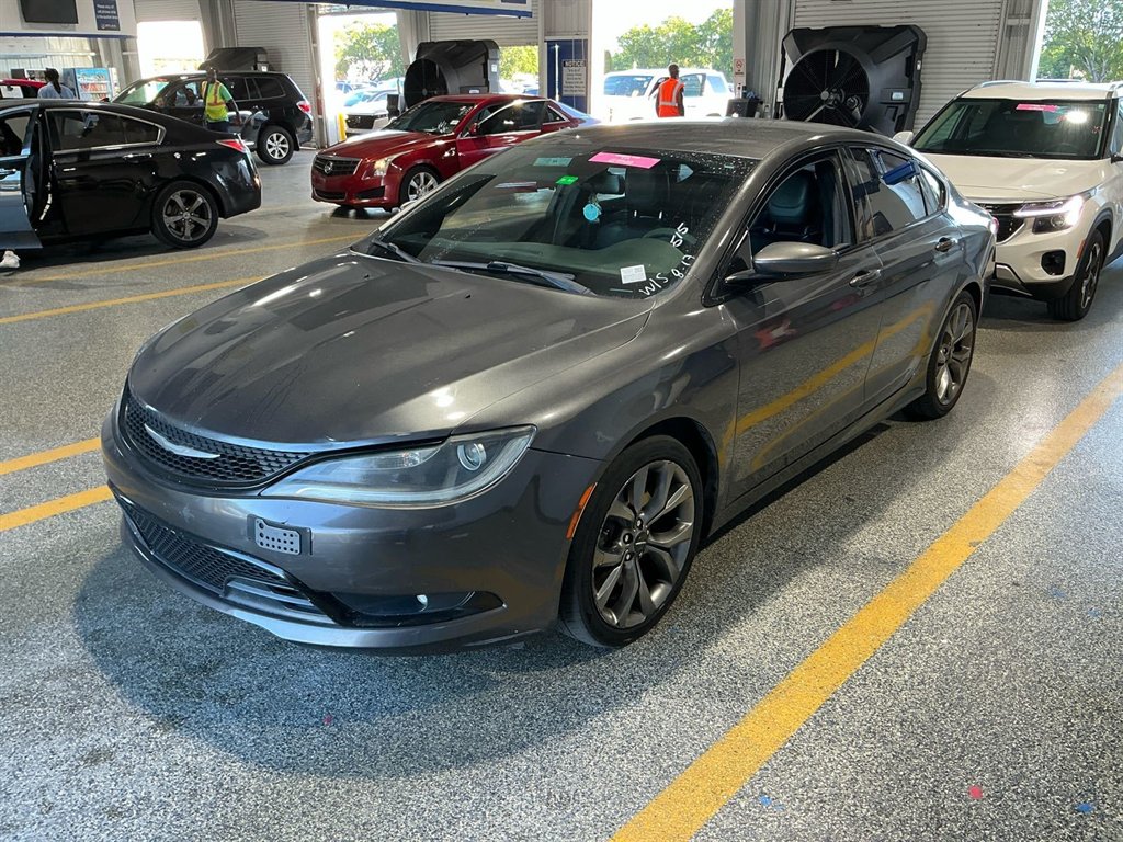 2015 Chrysler 200 - $1,300