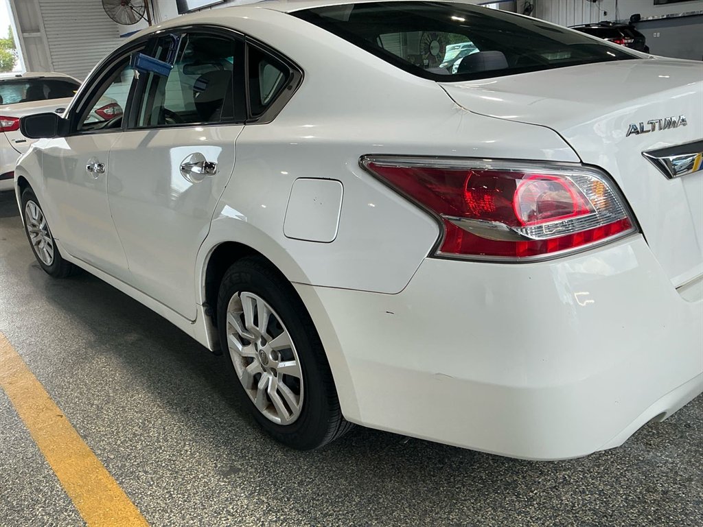 2015 Nissan Altima - $2,150