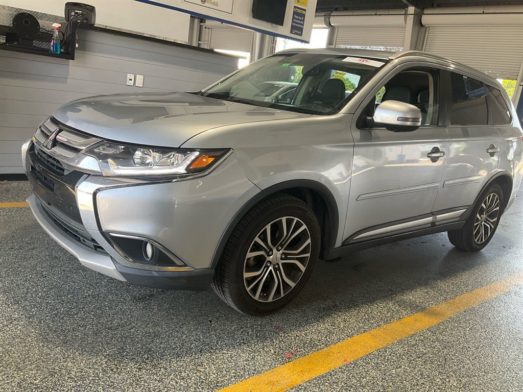 2017 Mitsubishi Outlander - $2,150
