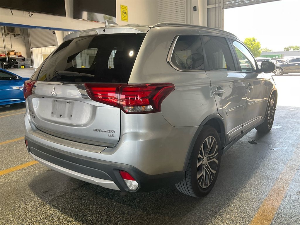 2017 Mitsubishi Outlander - $2,150