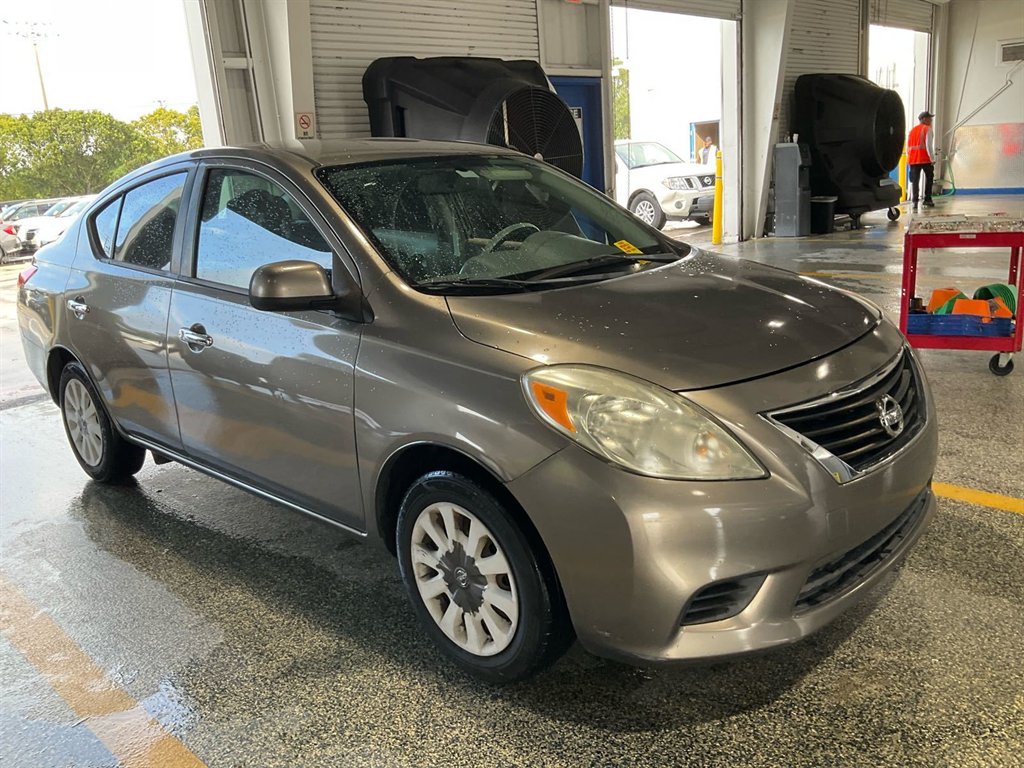 2013 Nissan Versa SV