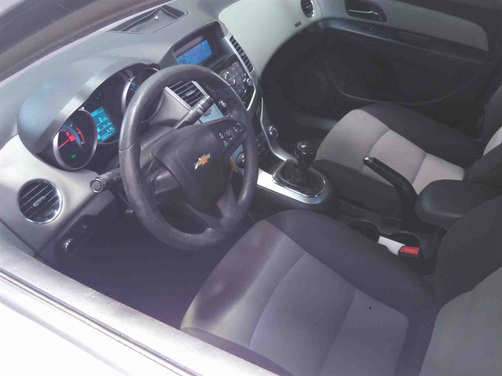 2014 Chevrolet Cruze LS Manual photo