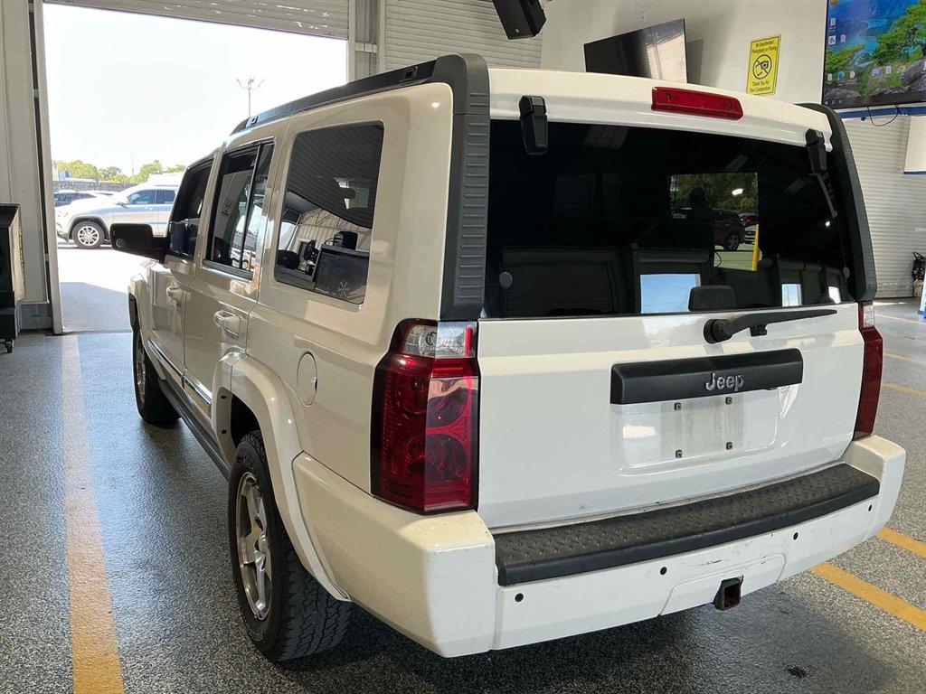 2010 Jeep Commander Sport photo