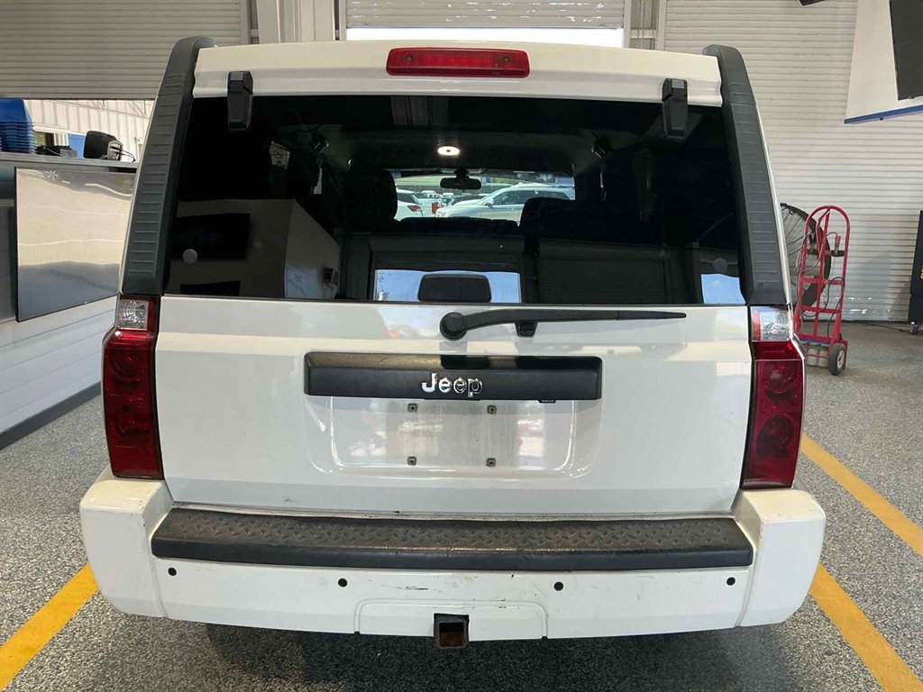 2010 Jeep Commander Sport photo