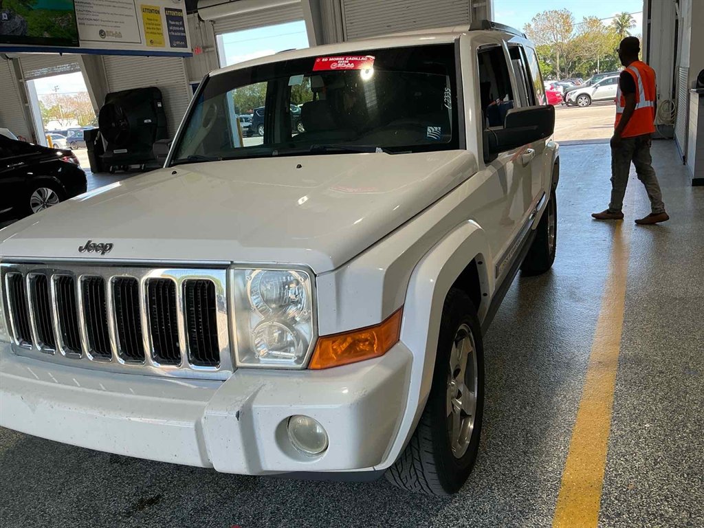2010 Jeep Commander Sport photo