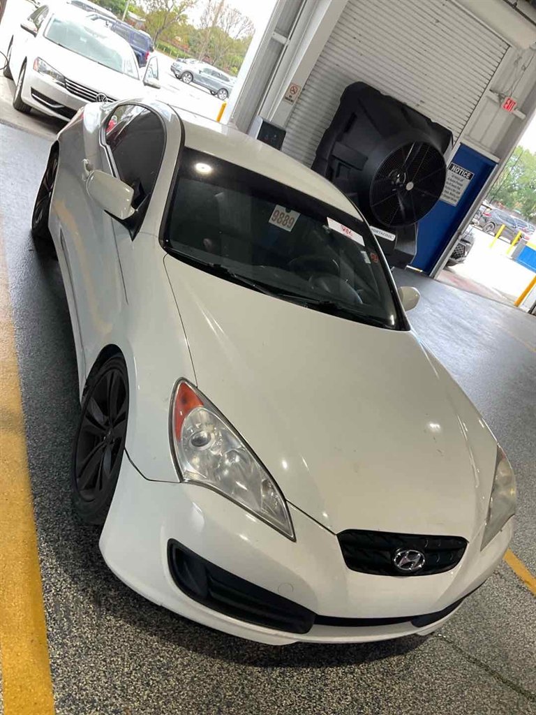 2010 Hyundai Genesis 2.0T Premium photo