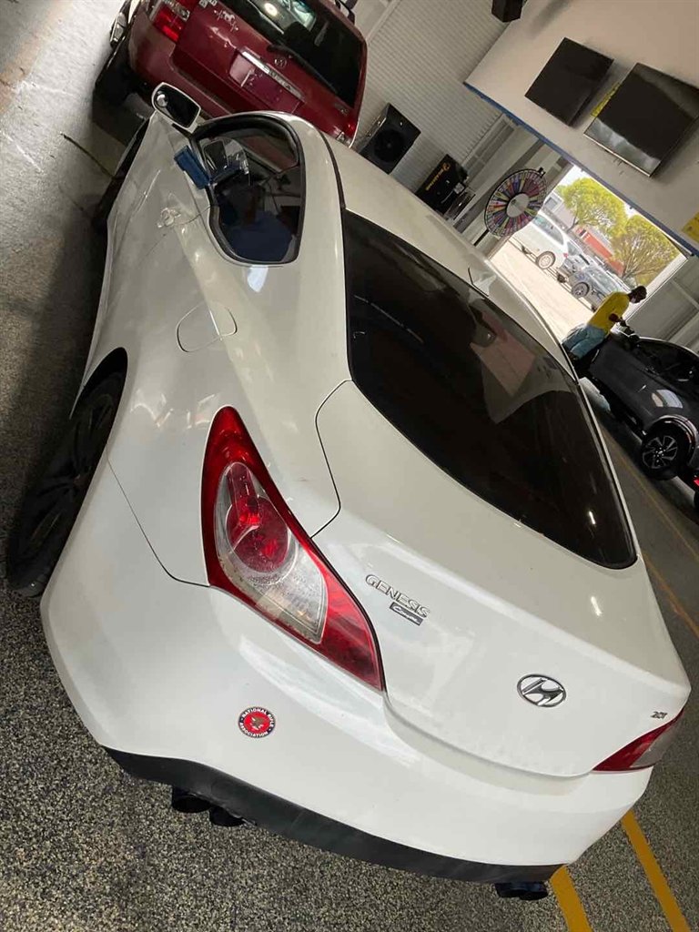 2010 Hyundai Genesis 2.0T Premium photo