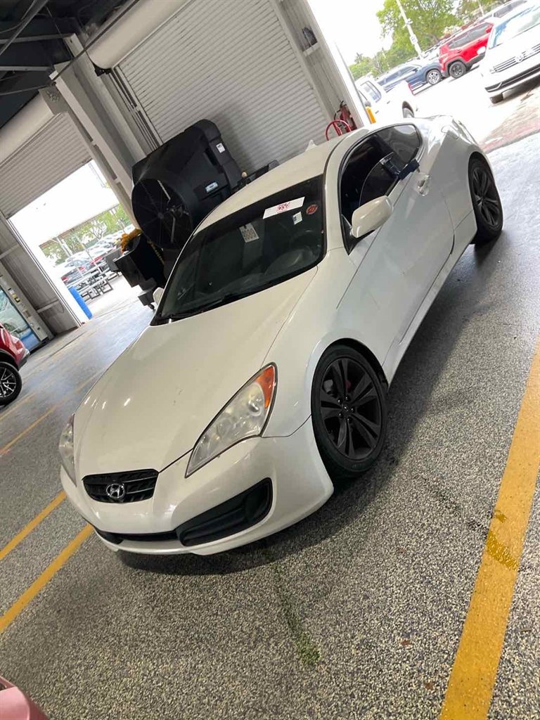 2010 Hyundai Genesis 2.0T Premium photo