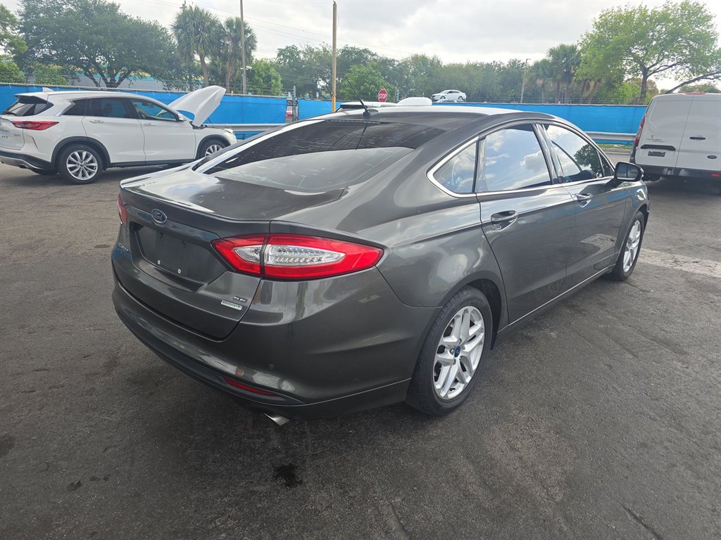 2015 Ford Fusion SE photo