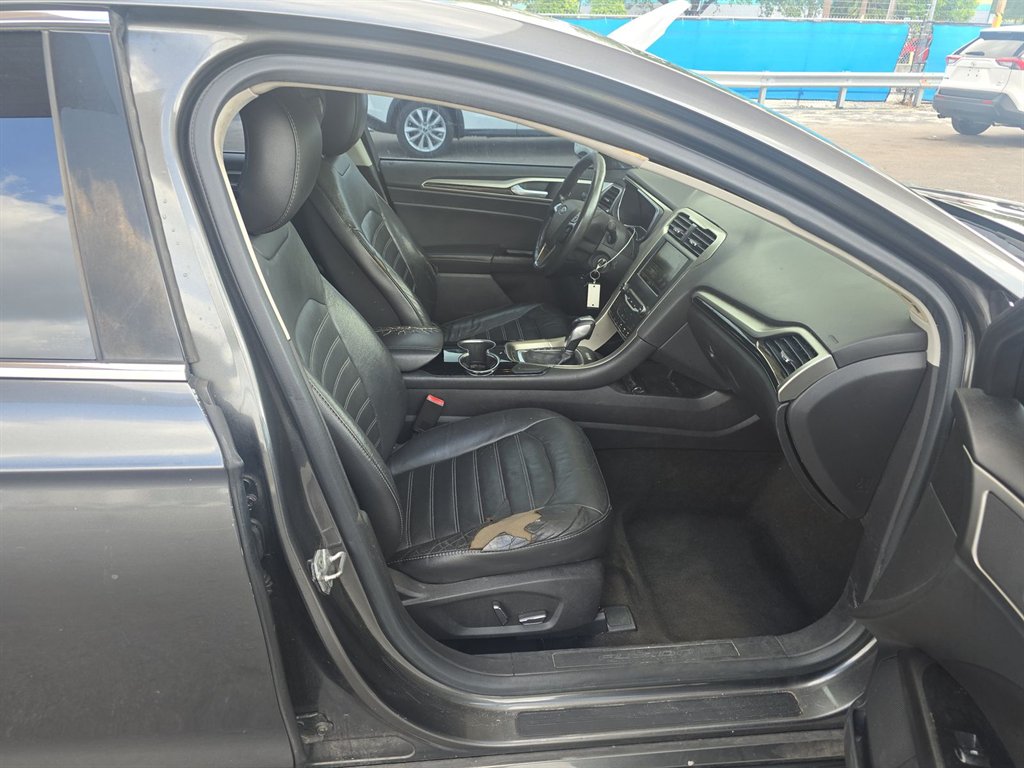 2015 Ford Fusion SE photo