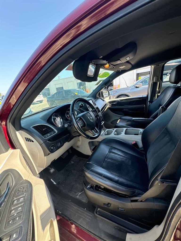 2017 Dodge Grand Caravan SXT photo