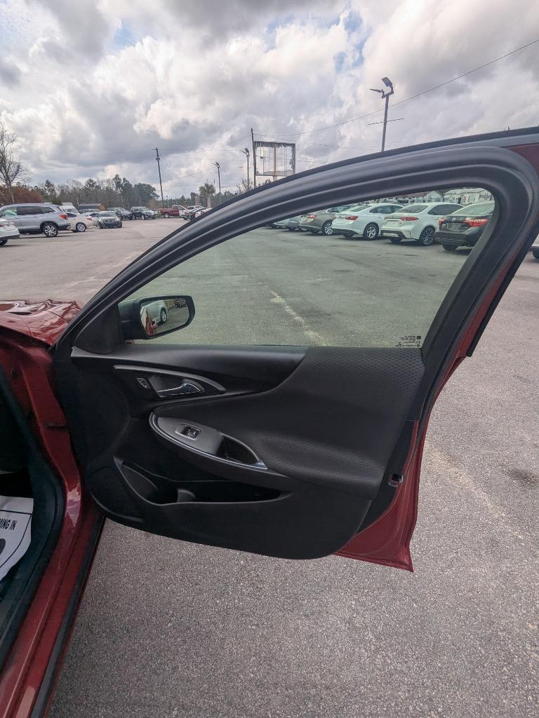 2018 Chevrolet Malibu LT photo