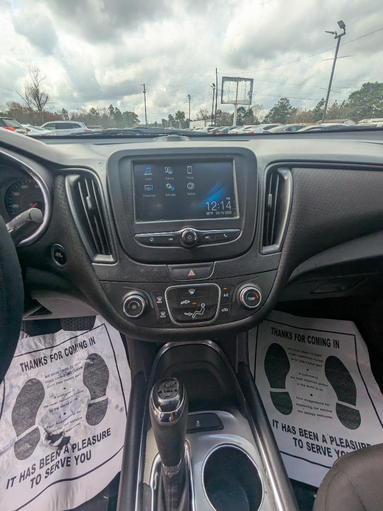 2018 Chevrolet Malibu LT photo