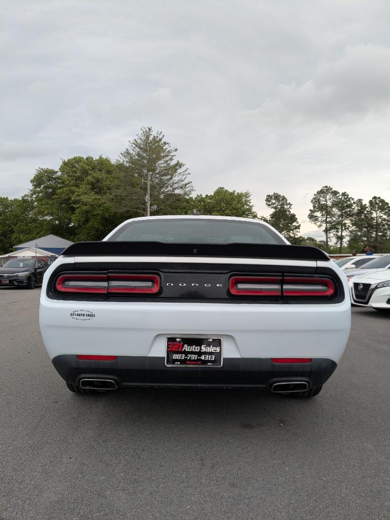 2018 Dodge Challenger SXT photo