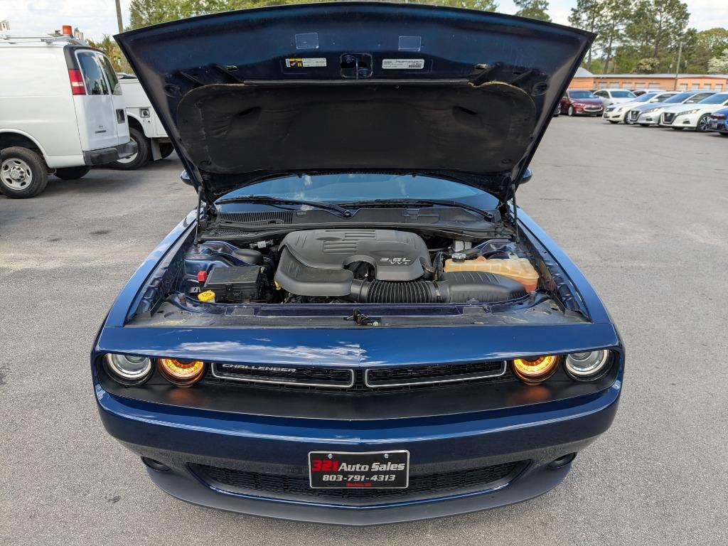 2016 Dodge Challenger SXT photo