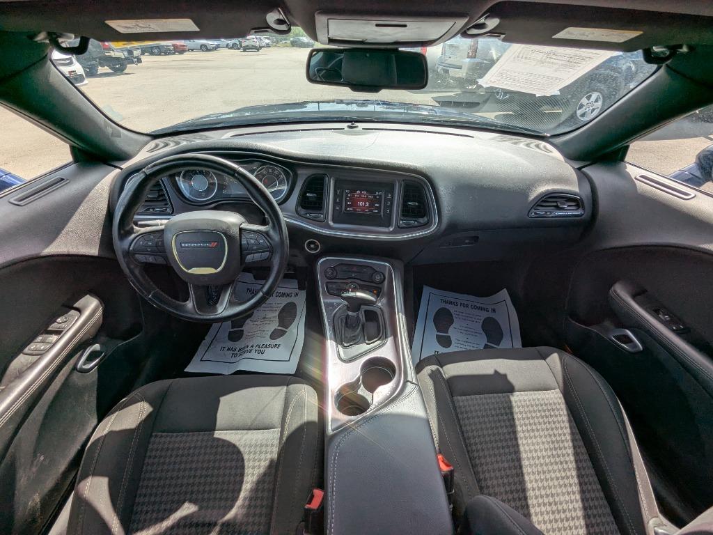 2016 Dodge Challenger SXT photo
