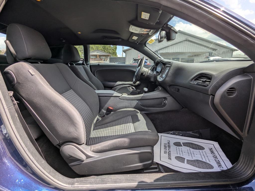 2016 Dodge Challenger SXT photo