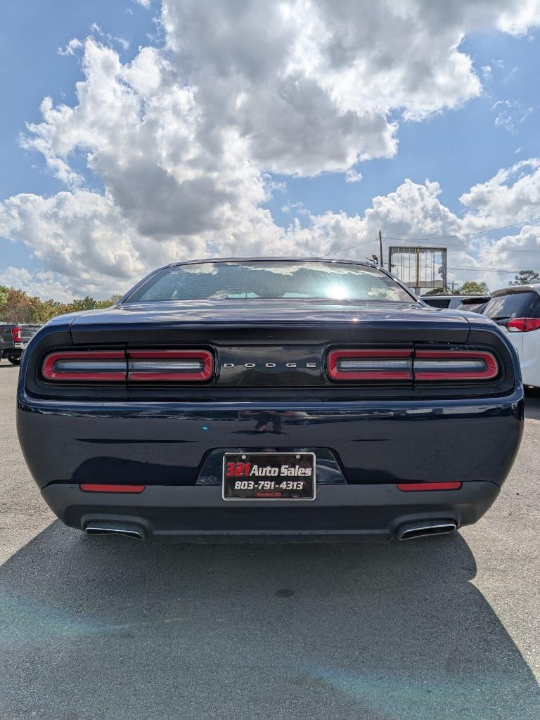 2016 Dodge Challenger SXT photo