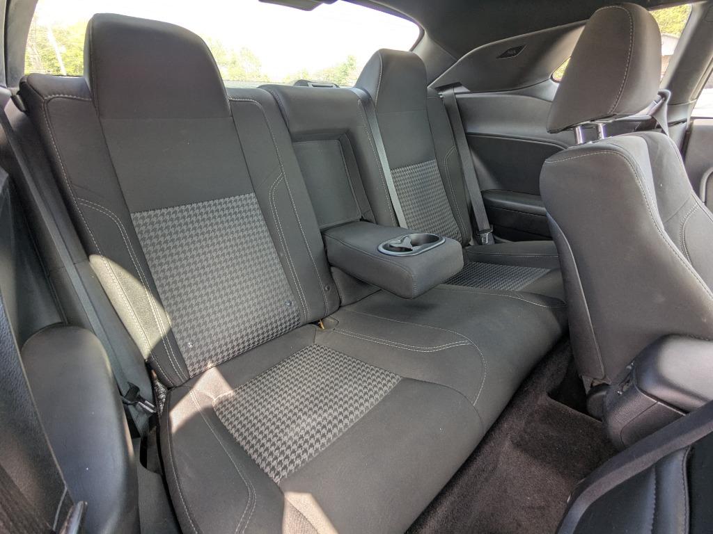 2016 Dodge Challenger SXT photo