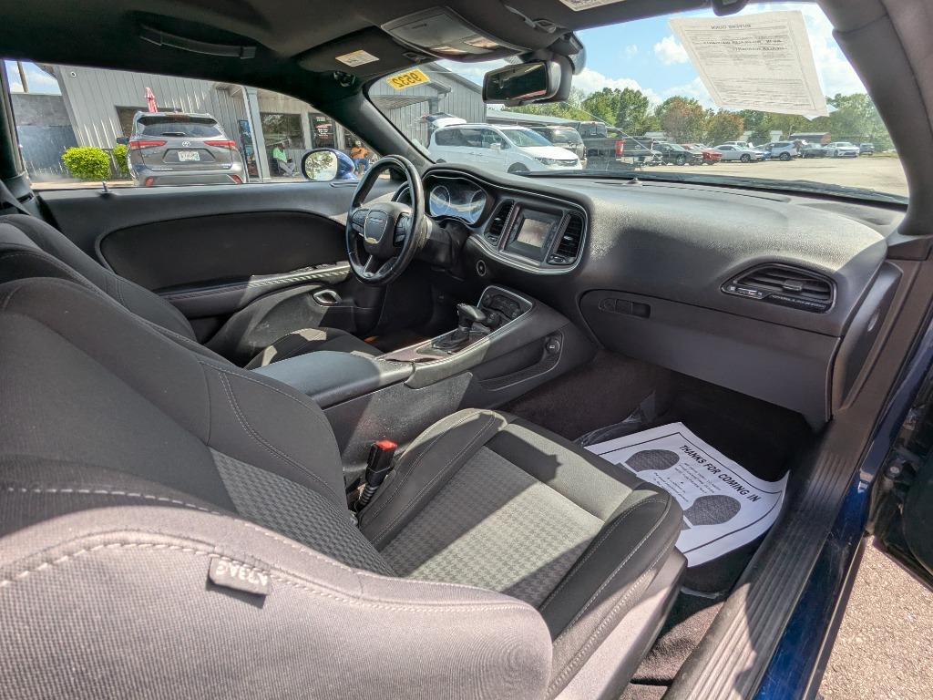 2016 Dodge Challenger SXT photo