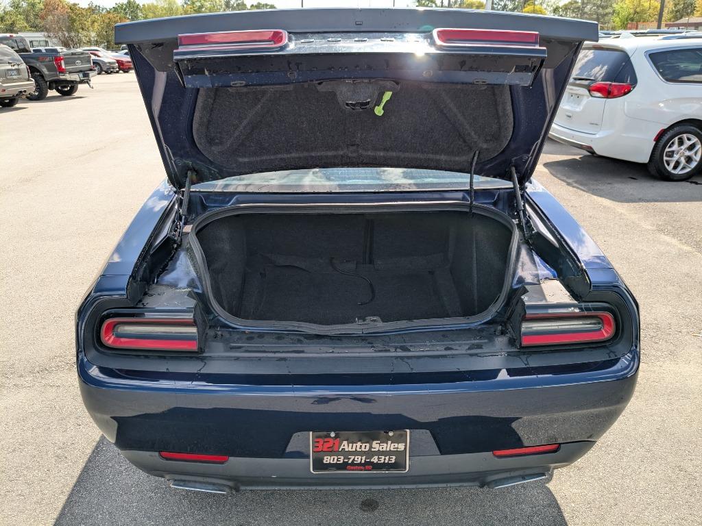 2016 Dodge Challenger SXT photo