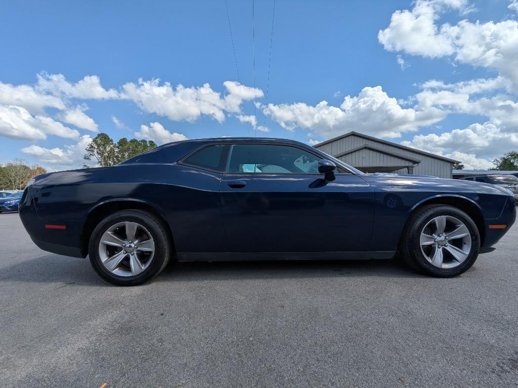 2016 Dodge Challenger SXT photo